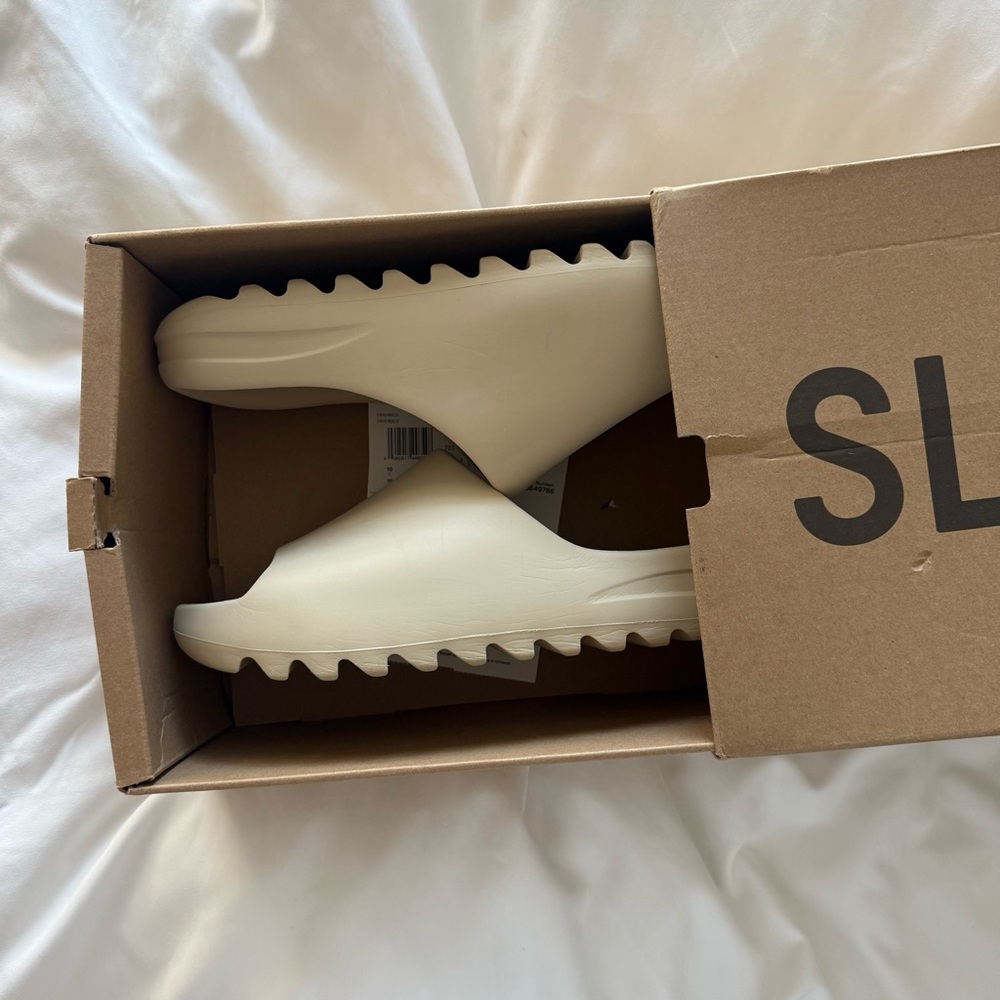 Adidas Yeezy Slide w/ Box - Bone Men’s 10